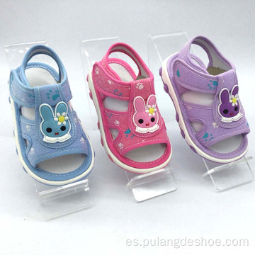 vende al por mayor nuevas sandalias de bebé catoon con sonido